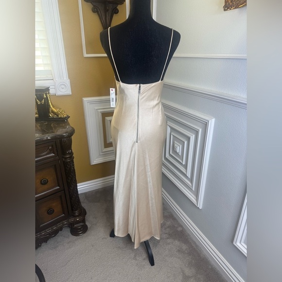 Alice + Olivia
Harmony Asymmetrical Midi Dress Elegant Cream Satin Cutout - Picture 14 of 17